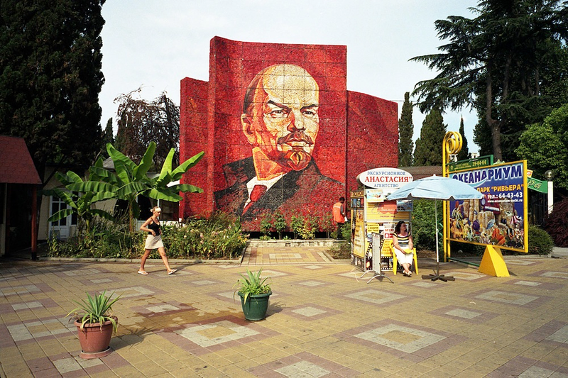 Illustration for article titled Communist Leaders Are Still Watching Us in These Monumental Portraits